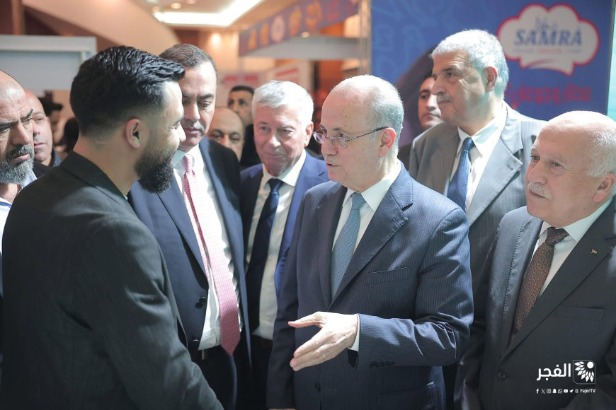 Visit of the Prime Minister to the To-me Cosmetics Booth during the Palestinian Products Exhibition.